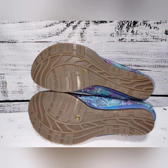 Colorful Women's Flats with Floral Design - Picture 7 of 7